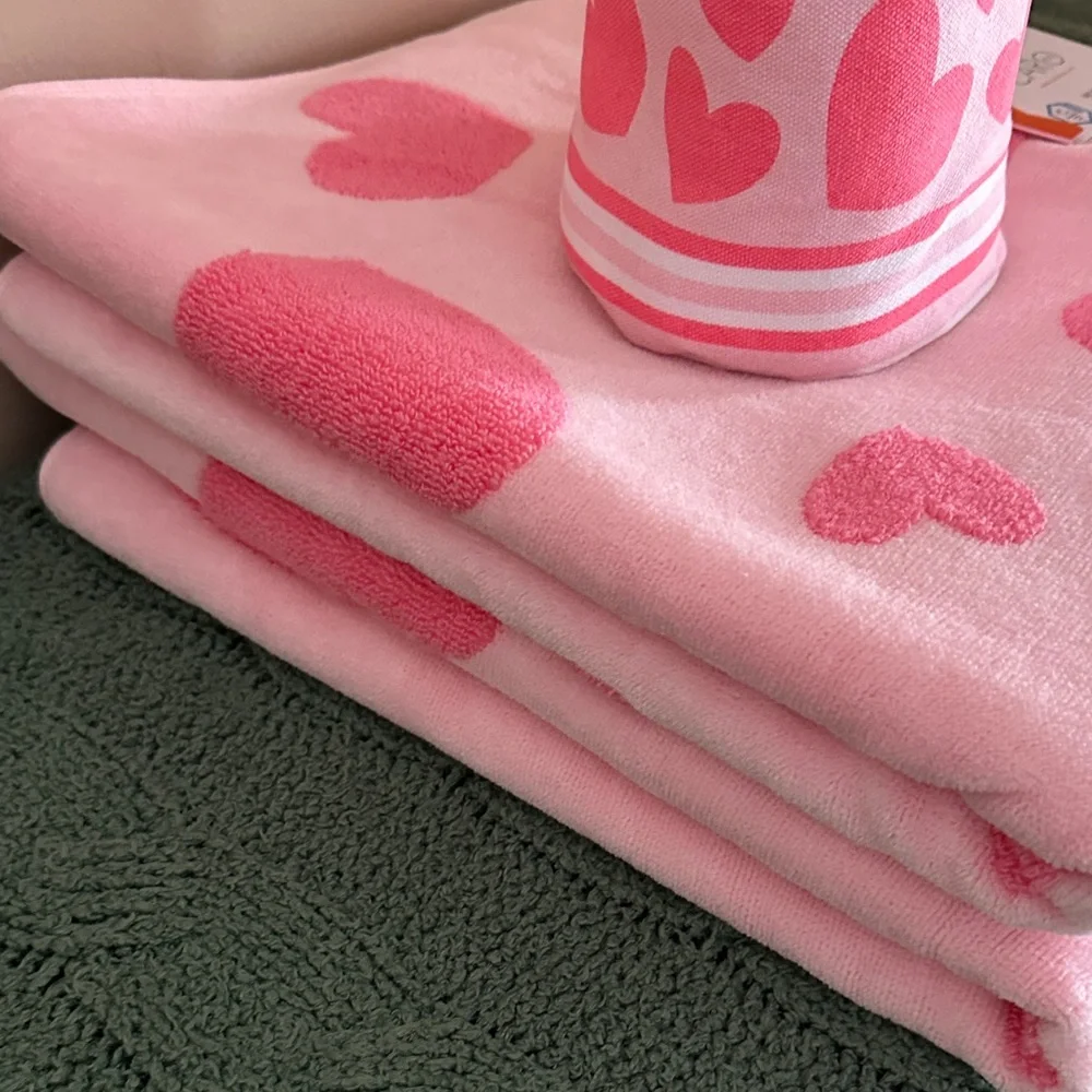 Caro Kids 2 Bath Towels & 5 Washcloths Vibrant Pink Hearts 💕 NEW!